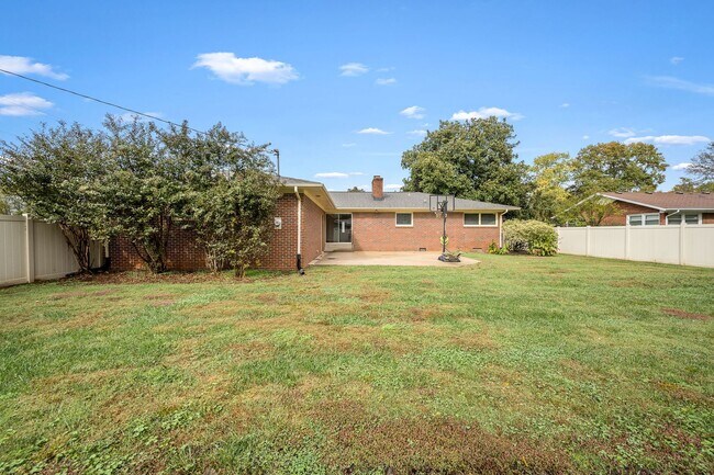 Building Photo - 902 Whitehall Rd