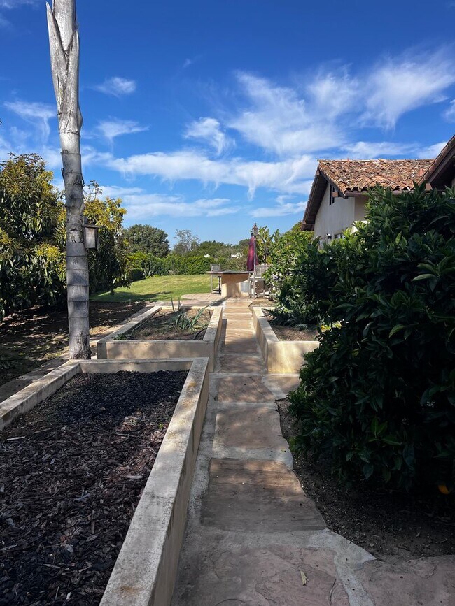 Building Photo - Montecito Property with a View and a Pool ...