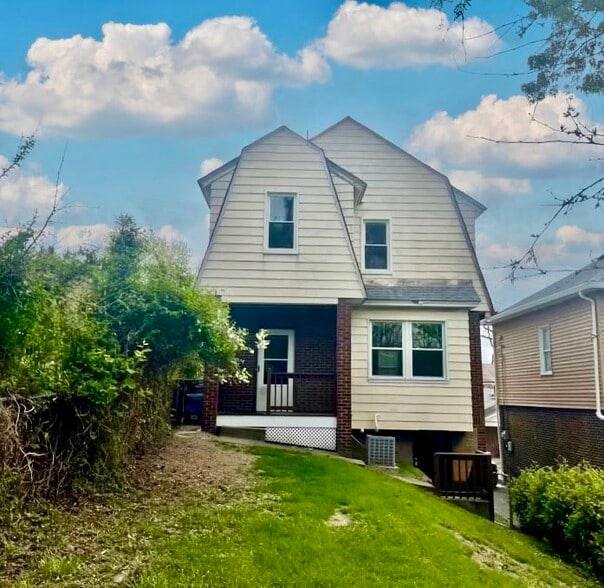 Building Photo - 2424 Vodeli St