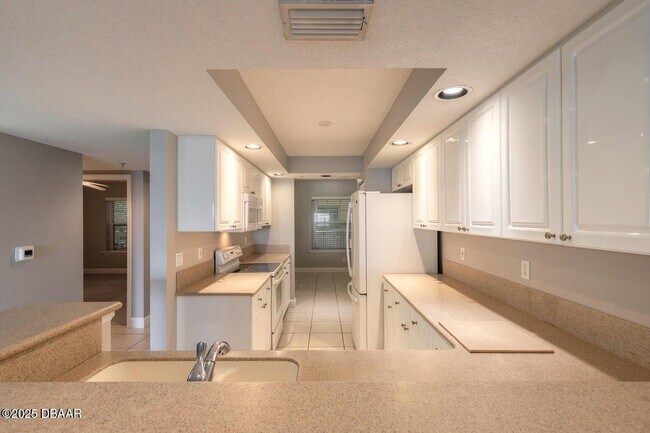 Building Photo - 4650 Links Village Dr
