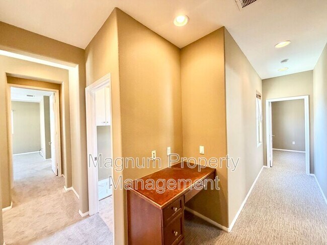 Building Photo - 28853 Sarasota Way