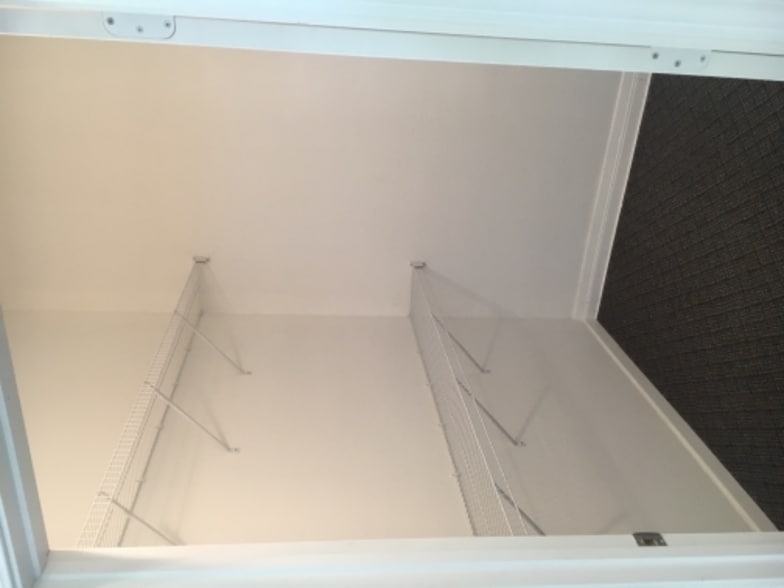 Building Photo - 208 Center St