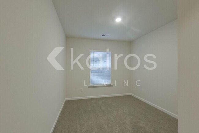 Building Photo - 2279 Banyon Cir