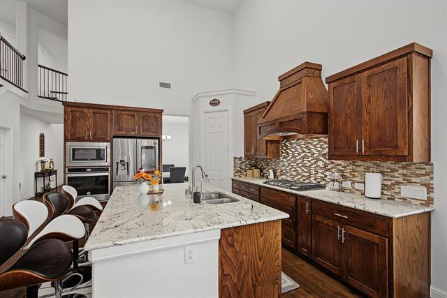 Building Photo - 8701 Fairway Ln