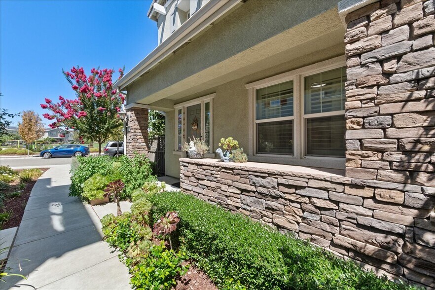 Entrance - 2821 Stringham Way