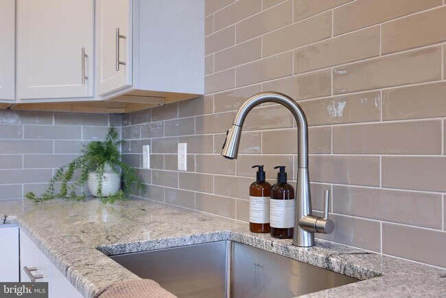 Building Photo - 9-213-UNI9 Jackson Dr