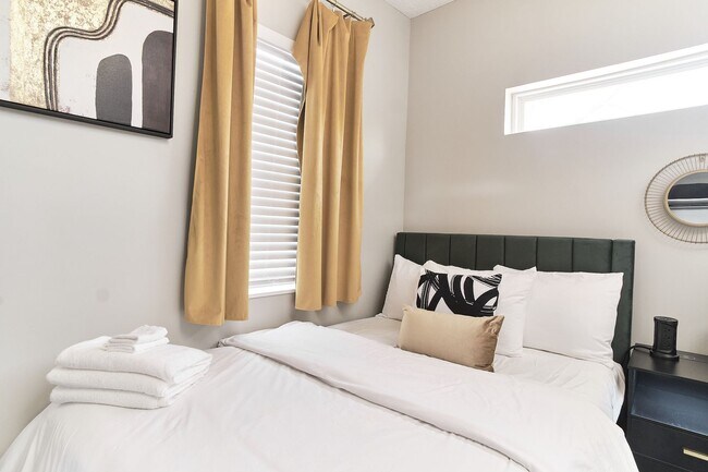 Building Photo - Fully Furnished 2BD Duplex in the Heart of...