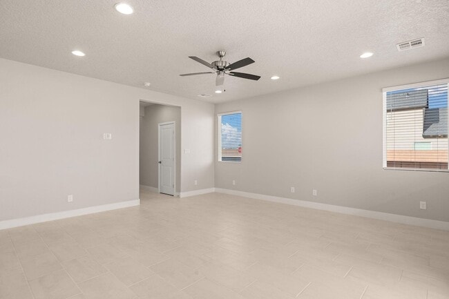 Building Photo - 4022 Silver Springs Road NE
