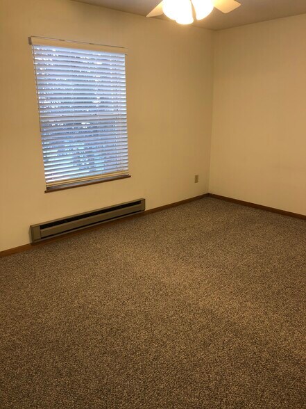 Building Photo - 1929 Victory St