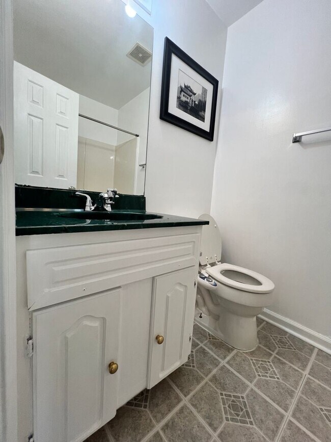 Building Photo - 4622 Briarwood Dr