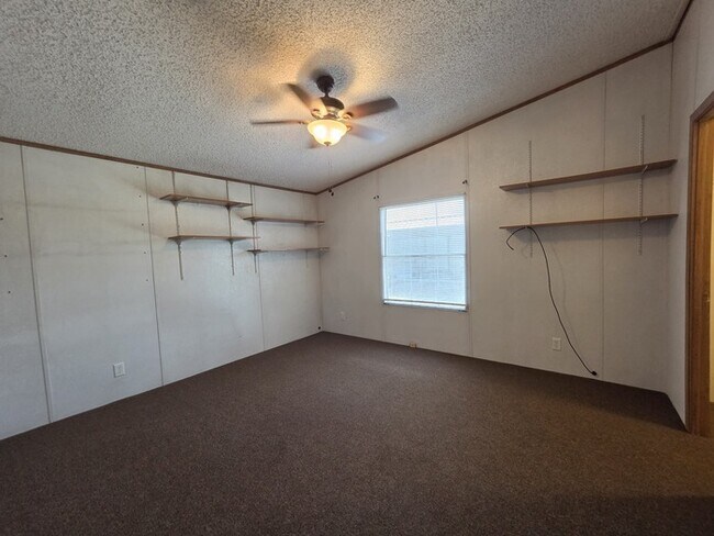 Building Photo - 3-2 Mobile Home