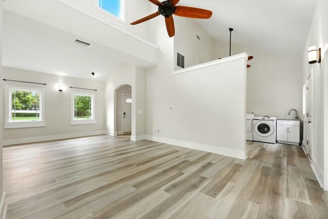 Building Photo - 5432 Grove Ave