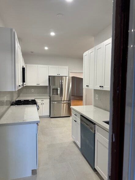 Building Photo - 1260 N Flores St