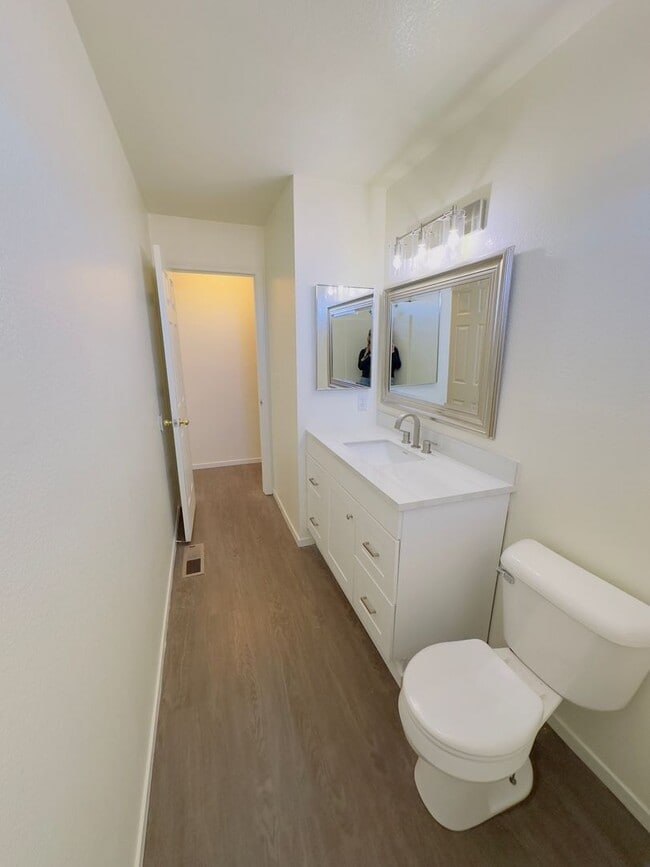 Building Photo - Cozy near Golf Course, lvp flooring, low m...