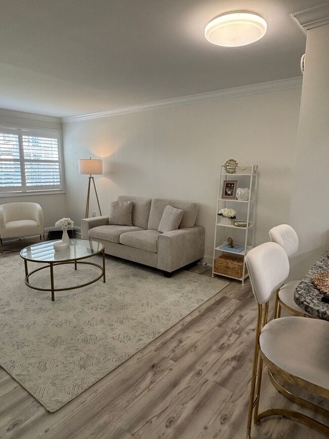 Building Photo - Spacious 3BR/2BA Condo Near UTK – Updated,...