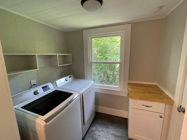 Laundry Room - 2337 Morton Ln
