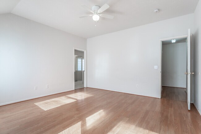 Building Photo - 5700 SE 87th St