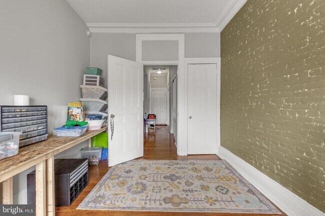 Building Photo - 3017 W Girard Ave