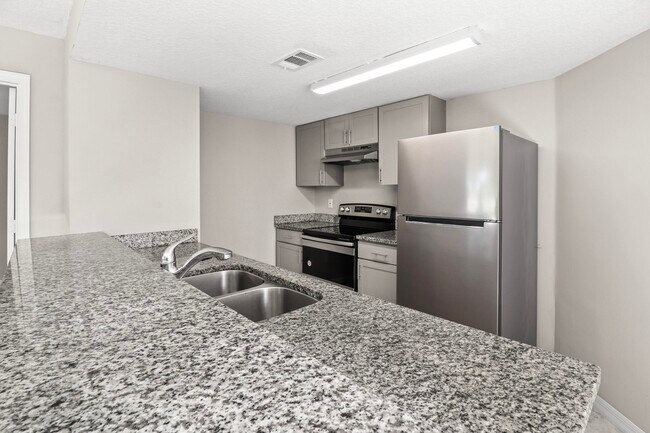 Building Photo - 2625 Heathcote Dr