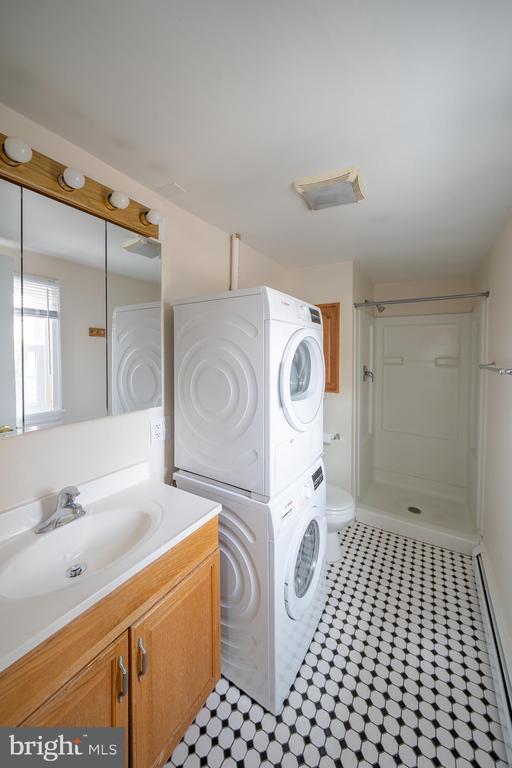 Building Photo - 116 E Gay St