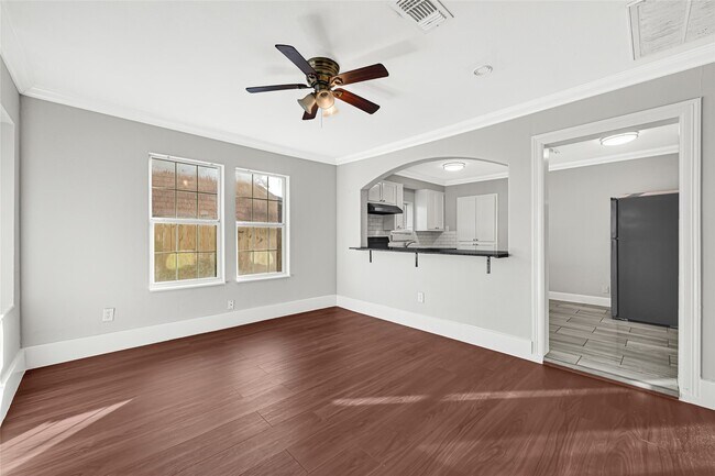 Building Photo - 2331 Delafield St