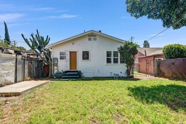 Building Photo - 1413 E 76th Pl