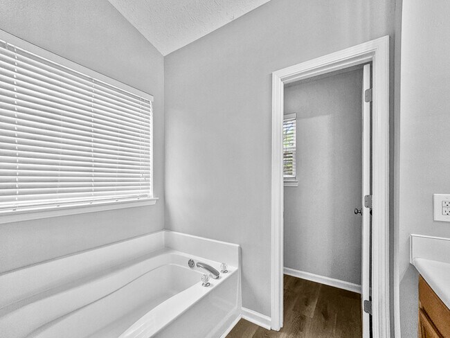 Building Photo - 1236 Liriope Ln SE