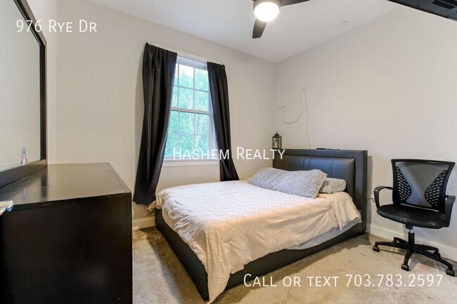 Building Photo - 976 Rye Dr