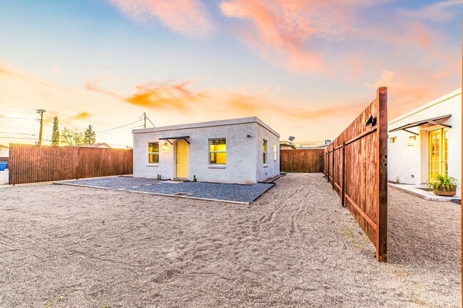 Building Photo - Charming 1-bedroom, 1-bathroom
