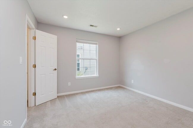 Building Photo - 9645 Claymore Dr