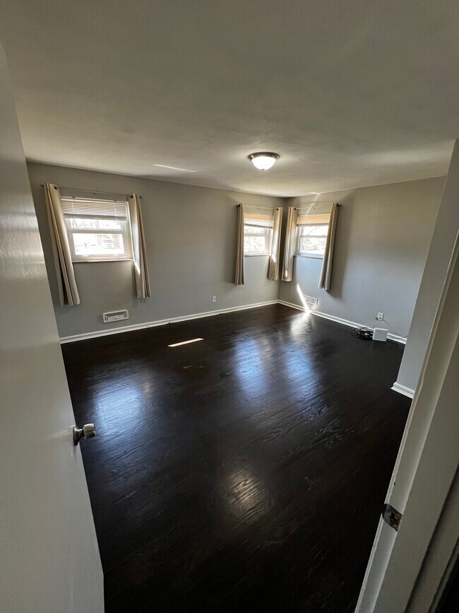 Master bedroom - 8313 Smithton Rd