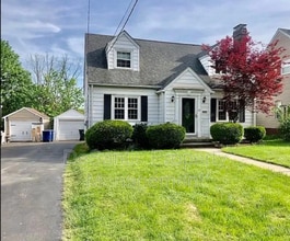 Building Photo - 811 California Ave