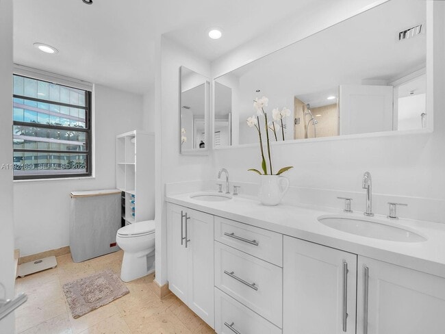 Building Photo - 151 SE 15th Rd