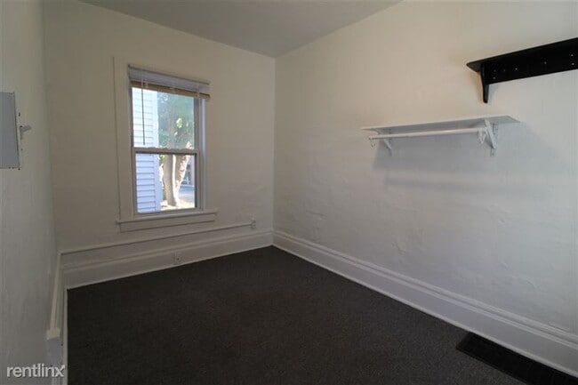 Building Photo - 809 S Division St