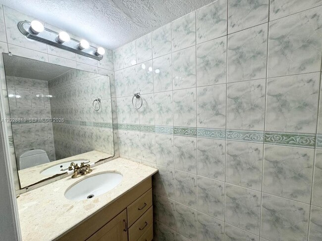 Building Photo - 8600 SW 109th Ave