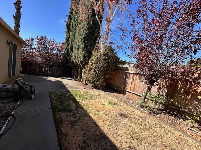 Building Photo - Remodeled 3 Bedroom Elk Grove House