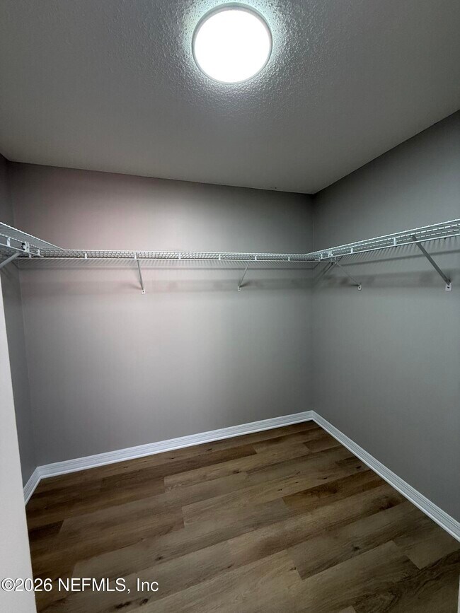 Building Photo - 256 Kingston Dr