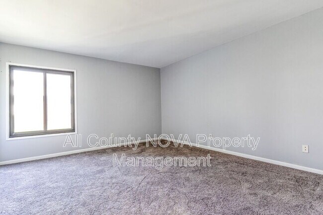 Building Photo - 10122 Campus Way S