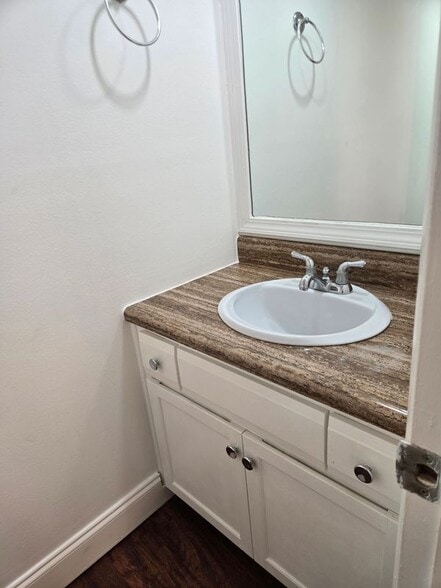 Building Photo - 3730 Inverrary Dr