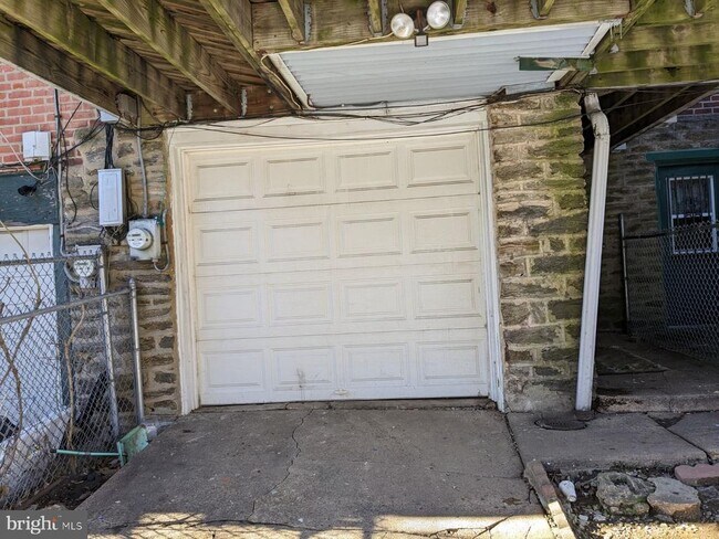 Building Photo - 7131 Louise St