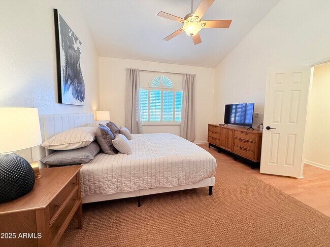 Building Photo - 5640 E Bell Rd