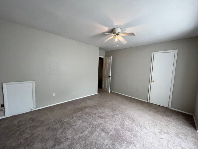 Building Photo - 3 bedroom Townhome in Portsmouth