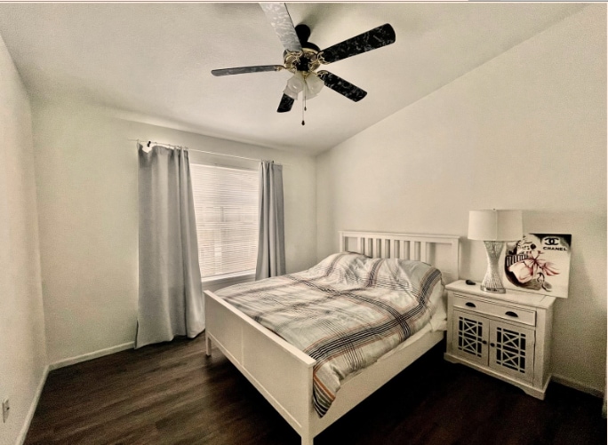 Building Photo - 1510 W Maple Ave