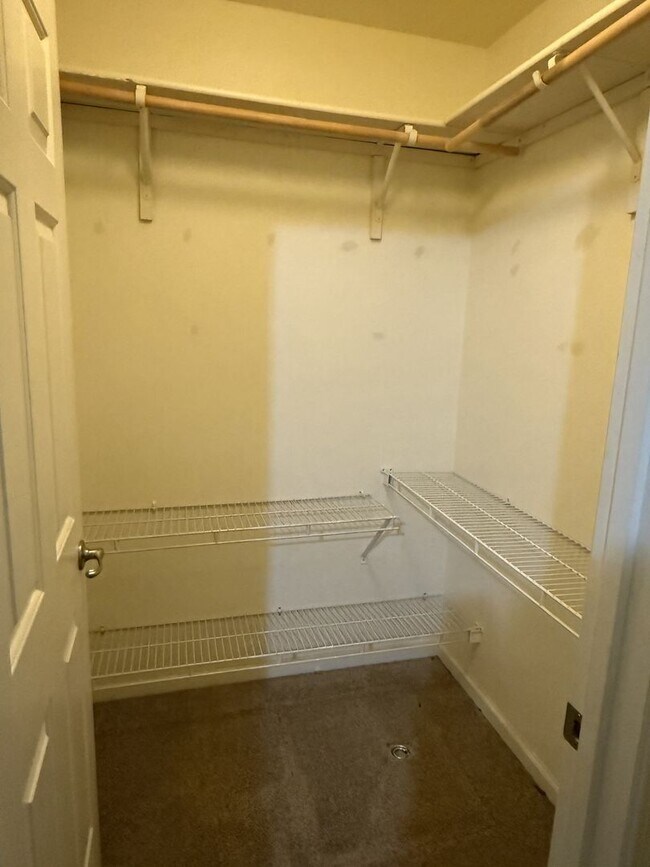 Building Photo - 3 bedroom, 2 bathroom-Reno/Stead area