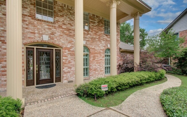 Building Photo - 11022 Riverview Dr
