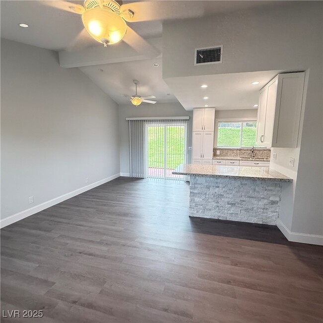 Building Photo - 508 Woodcrest Ct