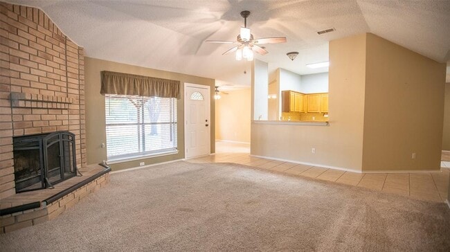 Building Photo - 401 Parkview Dr