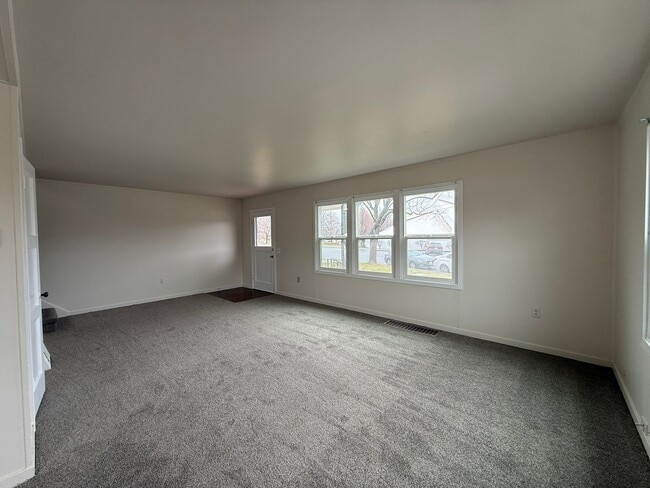 Building Photo - 1115-1117 Long Ave