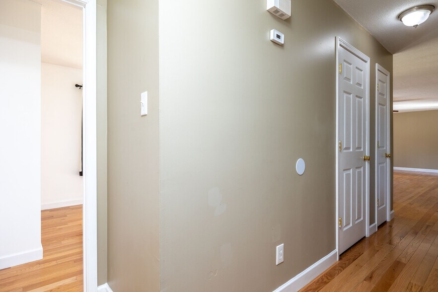 Building Photo - 908 Dartford Rd