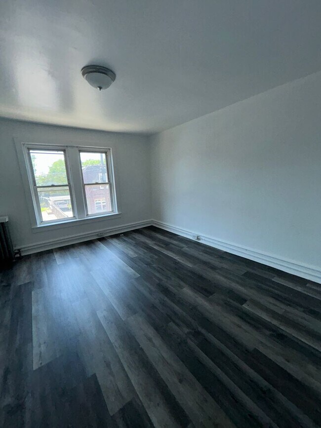 Building Photo - 1243 Dayton St